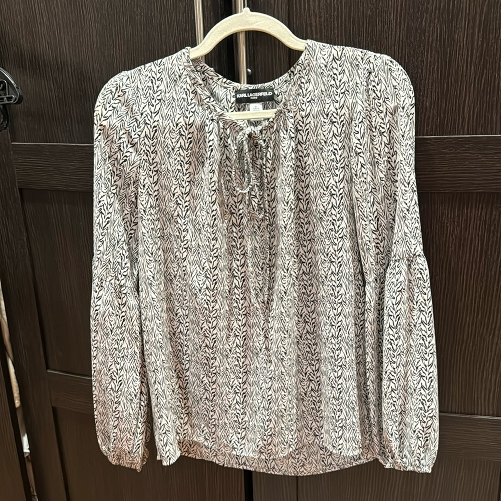 Karl Lagerfield flowy Blouse black and white ✨✨
